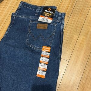 Wrangler new 42x30 FR jeans
